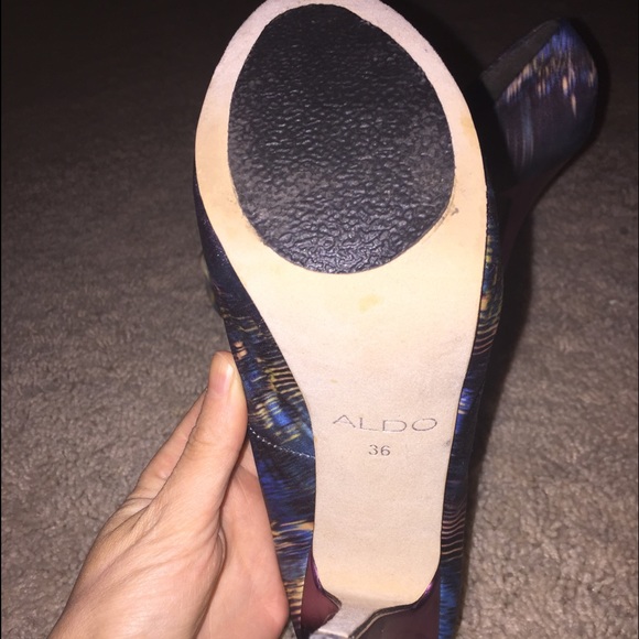 Aldo multi color pump. Size 6. - Picture 2 of 3
