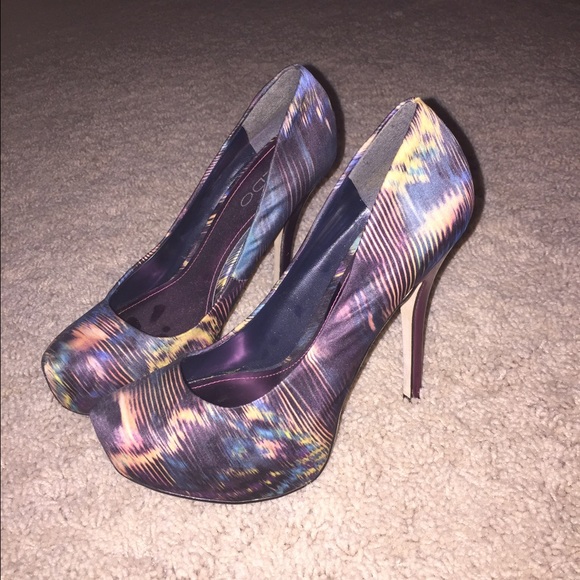 Aldo multi color pump. Size 6. - Picture 3 of 3