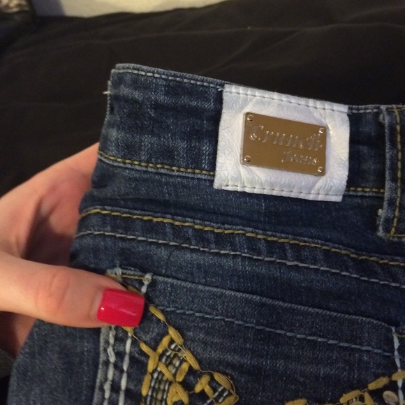 Dark wash skinnies with cute back pockets! - Picture 2 of 4