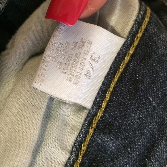 Dark wash skinnies with cute back pockets! - Picture 4 of 4