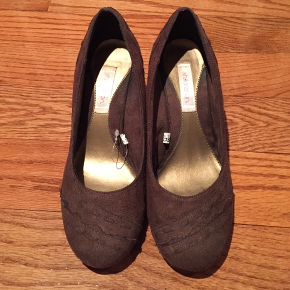 Xhilaration brown suede wedges
