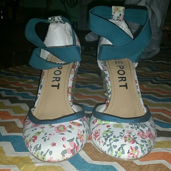 Cute Spring Report Floral Wedges
