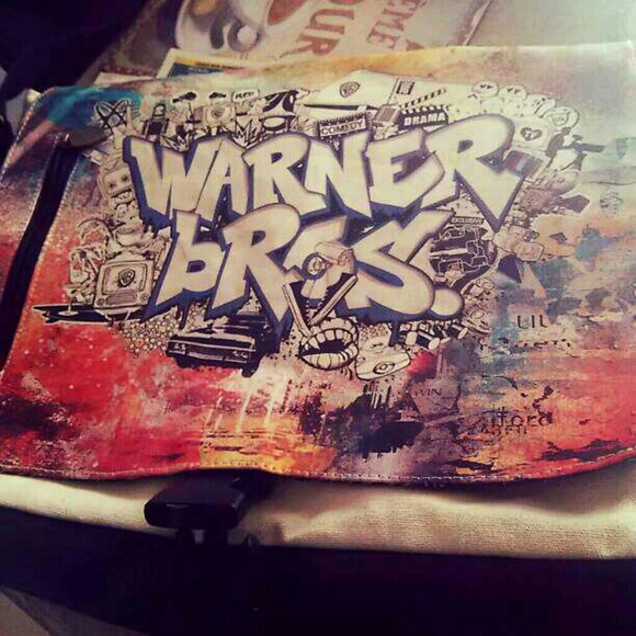 WARNER BROTHERS LAP TOP BAG $90 VALUE - Picture 2 of 4