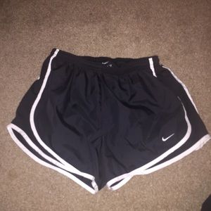 Medium Nike short tempos