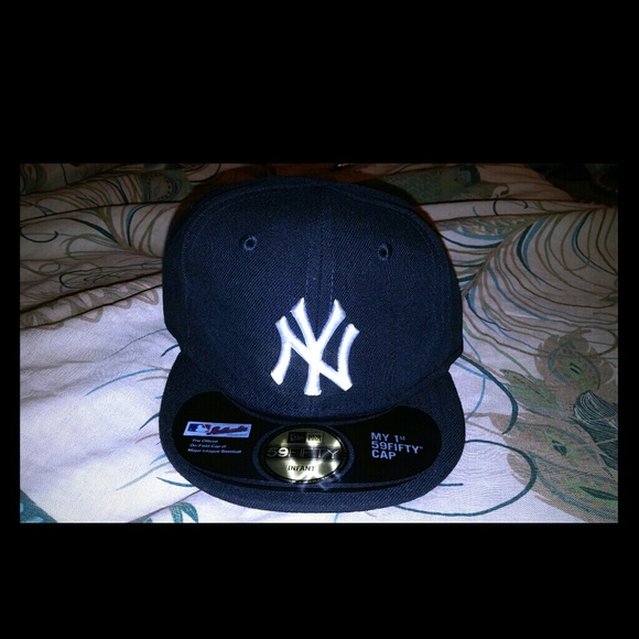 Infant Yankees fitted cap