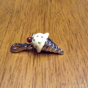 RESERVED @swilliam355 Juicy coutur charm