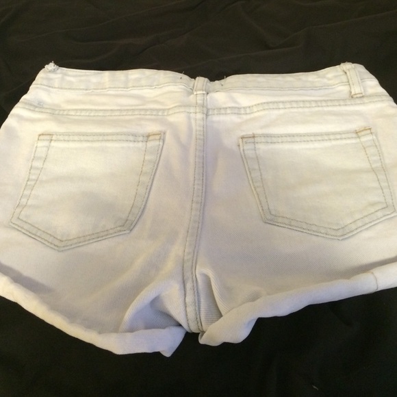 Light wash high wasted shorts from Forever 21! :) - Picture 4 of 4