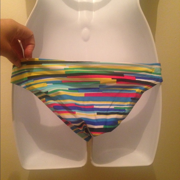 Bikini - Picture 4 of 4