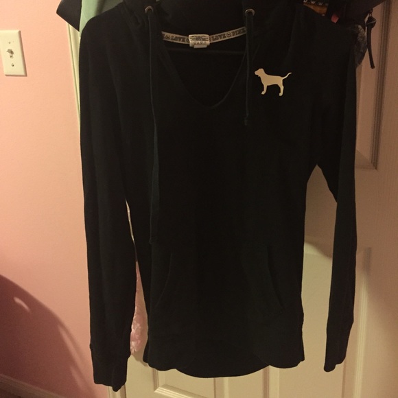 PINK sweater. XS, fits a S.