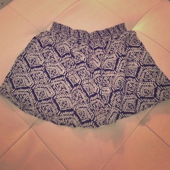 Black and white print skirt