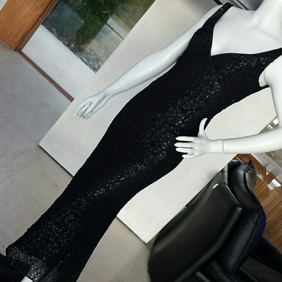 Hugo Buscati Dresses & Skirts - Black lace overlay gown w/plunging back