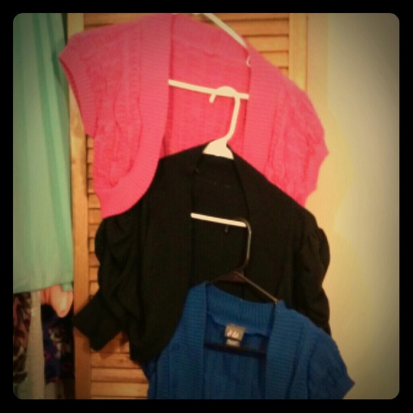 ♦SOLD♦  3 shrugs bundle
