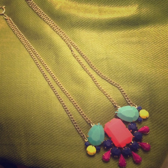 h&m neon colored necklace