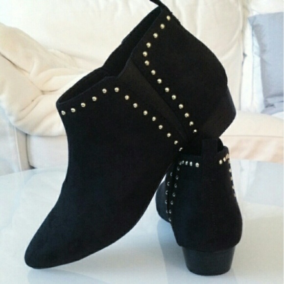NWOT H&M Black and Gold Suede Ankle Boots/Booties