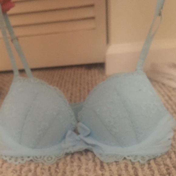 On hold until tmr!!!!!!!!!!! Hollister bra