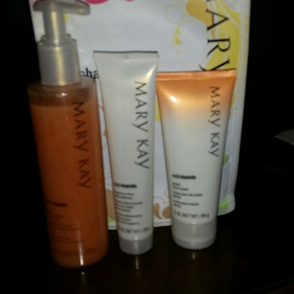 Mary Kay satin hand set ( peach)