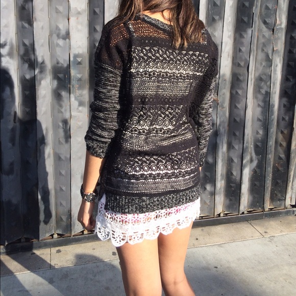 BLU PEPPER LONG SLEEVE TOP WITH LACE BACK DETAIL - Picture 2 of 2