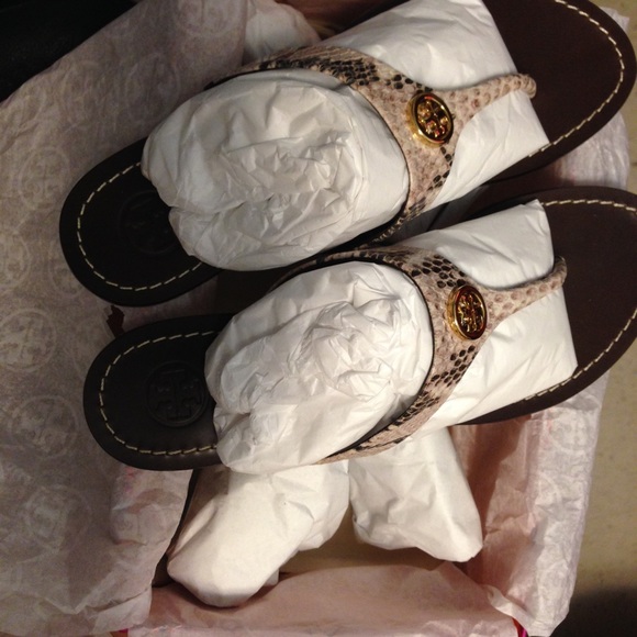 Tory Burch Cameron Thong Sandal - Picture 3 of 4