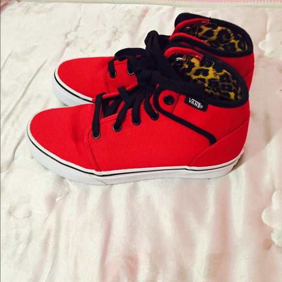 Red vans - Picture 2 of 3
