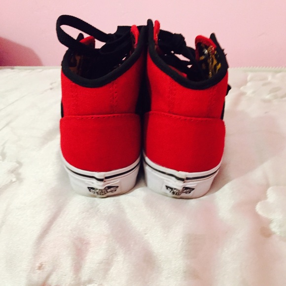 Red vans - Picture 3 of 3