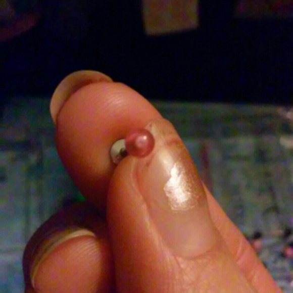 Lip labret