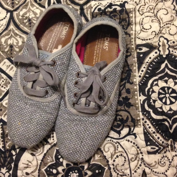 Toms laced shoes