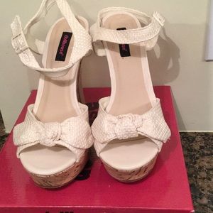 REDUCED ⬇️⬇️Dollhouse platform  sandal Sz 9 NWT