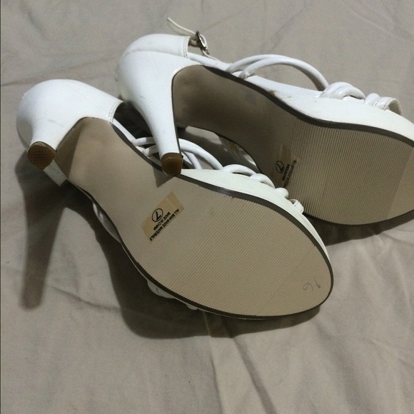 ❌SOLD Never worn white sandals - Picture 4 of 4