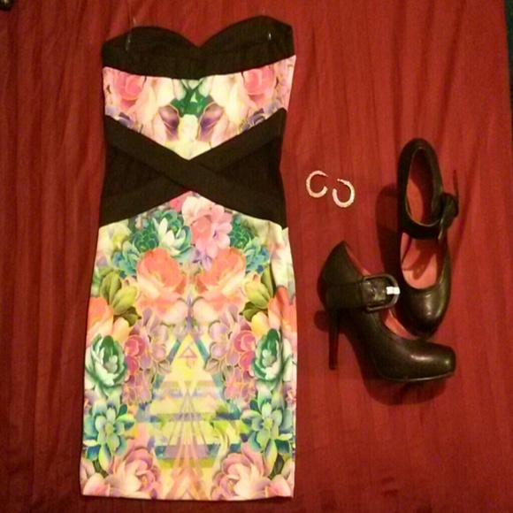 A'Gaci Dress - Picture 2 of 3