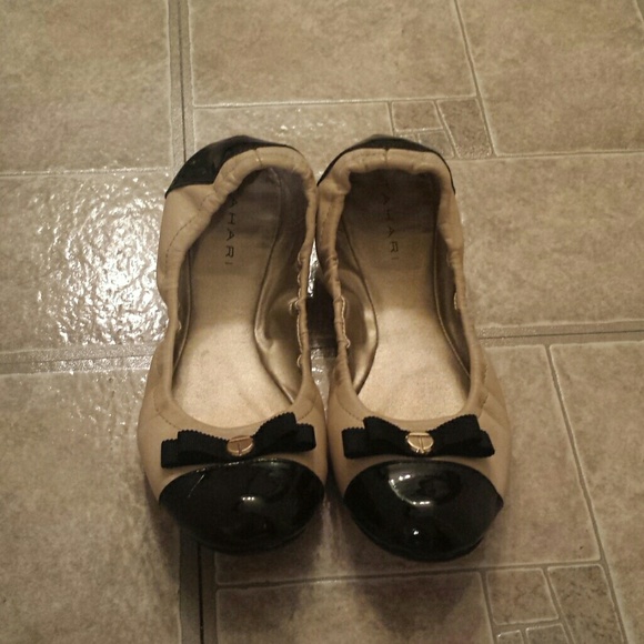 Tahari Ballerina flats