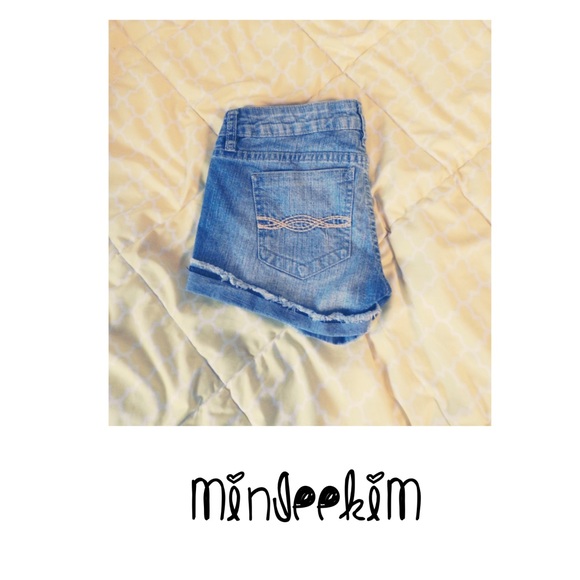 Light ripped shorts
