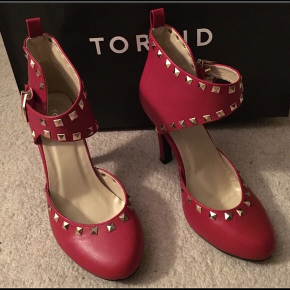 ❤️ Never worn torrid red show stopper heals ! ❤️