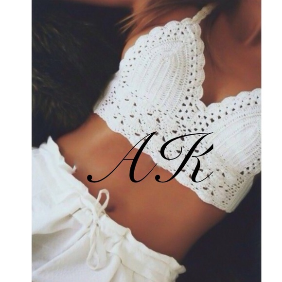 🎉 Host Pick 4/11 🎉 White Crotchet Crop Top