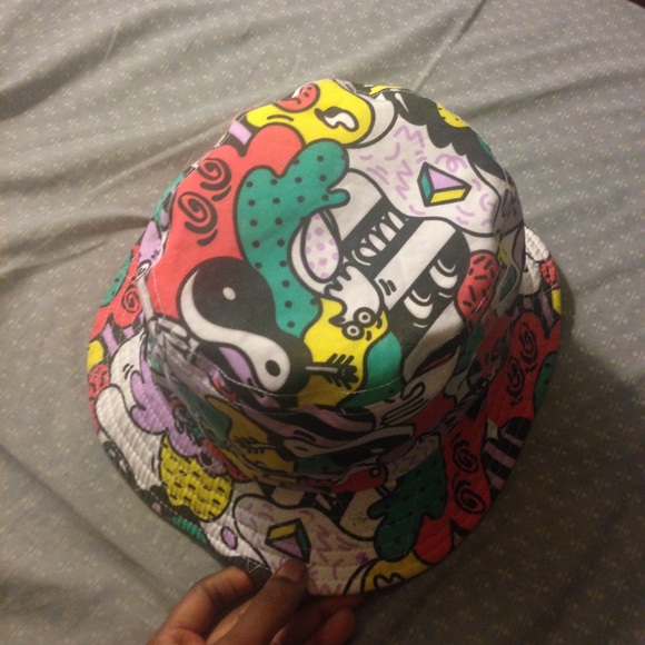 Reversible bucket hat
