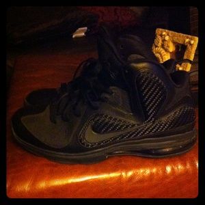 Lebron 9 Blackout