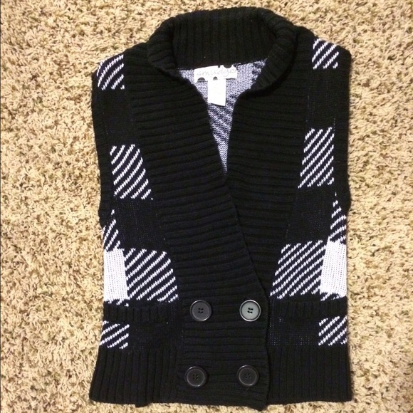 White & black cotton knit vest