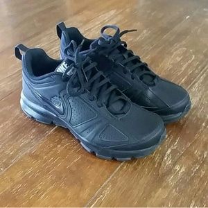 NWT black Nike Shoes