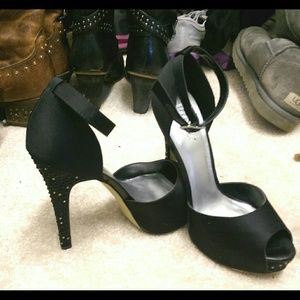 Women's black heels size 8.5