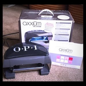 OPI UV lamp/Axxium gel kit.
