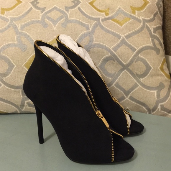 New JustFab "Alysse" Black Booties