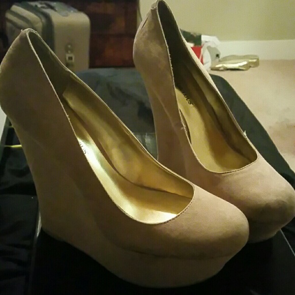 Shoes - Nude wedge
