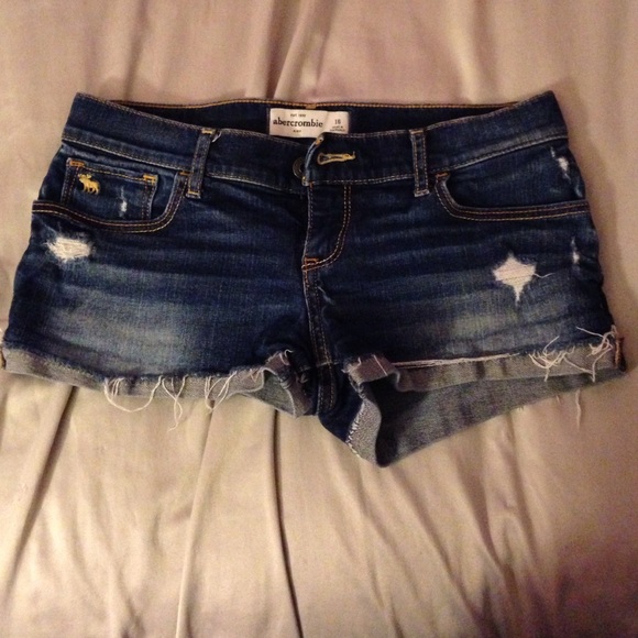 Low-rise jean shorts