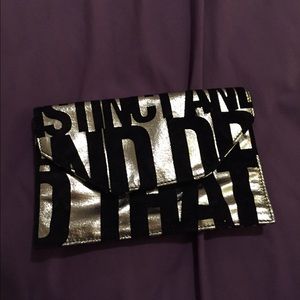 ✳️FREE with bundle $30+!!✳️🎉 Small clutch