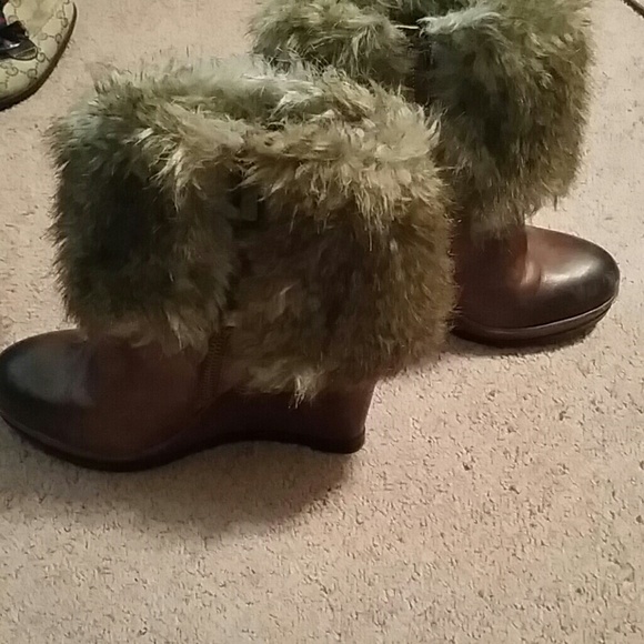 VINCE CAMUTO - Picture 2 of 4