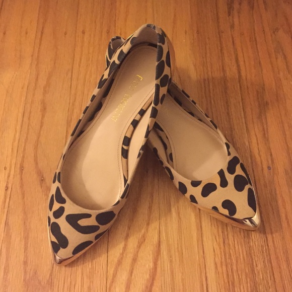 Enzo Angiolini Flats w/ Gold Details
