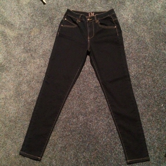 High-waisted dark blue jeans. Size 7.