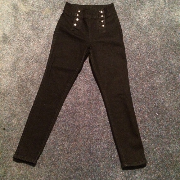 NWOT High-waisted black jeans. Forever 21.