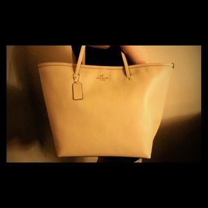 🎉🎉HP🎉🎉Brand New Coach Large Taxi Tote!!!