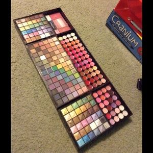Makeup kit