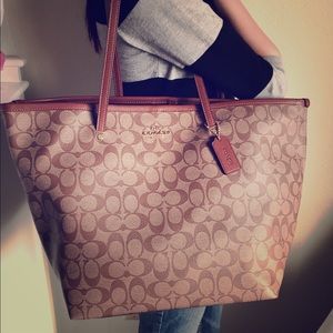 Brand New Coach Taxi Large Tote!!!!